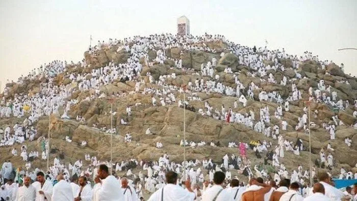 الحدث الأكبر… حجاج بيت الله يتجهون إلى عرفات (بث حي)