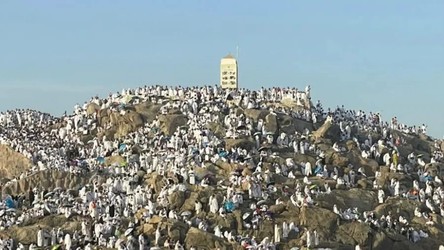 “اجب اللهم اجب” .. صوت الإيمان يتردد في عرفات وسط مشاعر الخشوع والأمل “اجب اللهم اجب” .. صوت الإيمان يتردد في عرفات وسط مشاعر الخشوع والأمل