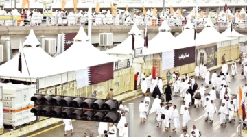 حجاج قطر يتجمعون في عرفة ويتجهون إلى مزدلفة بعد غروب الشمس