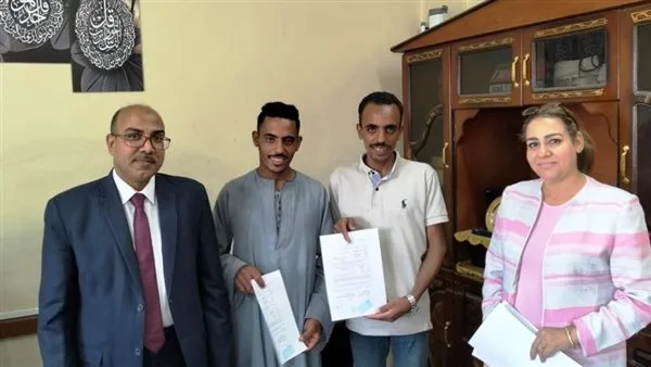 توزيع عقود العمل على مجموعة من شباب أسوان للعمل في الأردن. توزيع عقود العمل على مجموعة من شباب أسوان للعمل في الأردن.
