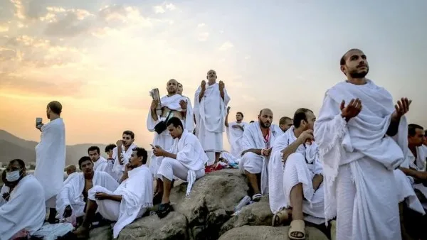 الصحة السعودية تنبه الحجاج بضرورة تجنب التعرض المباشر لأشعة الشمس وتُعزز التدابير الوقائية في الأماكن المقدسة. الصحة السعودية تنبه الحجاج بضرورة تجنب التعرض المباشر لأشعة الشمس وتُعزز التدابير الوقائية في الأماكن المقدسة.