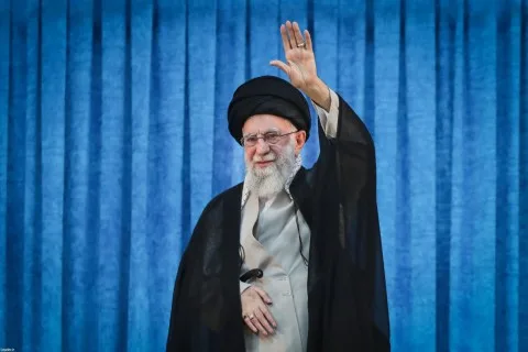رسالة إلى حجاج بيت الله: خامنئي ينتقد أمريكا ويدعو لاستغلال دروس الحج لإنهاء معاناة غزة وقطع سبل الدعم لإسرائيل رسالة إلى حجاج بيت الله: خامنئي ينتقد أمريكا ويدعو لاستغلال دروس الحج لإنهاء معاناة غزة وقطع سبل الدعم لإسرائيل