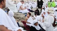 الركن الأساسي للحج: أكثر من مليون مسلم يتوجهون بالدعاء إلى الله في جبل عرفات