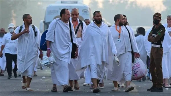 السعودية: الحجاج يتجهون إلى عرفة لأداء أهم شعائر الحج السعودية: الحجاج يتجهون إلى عرفة لأداء أهم شعائر الحج
