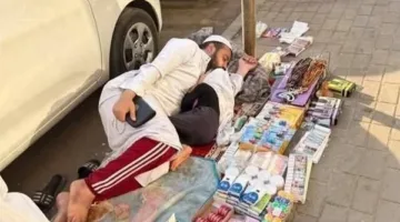 بائع متجول يضم ابنته في شارع عباس العقاد يثير تفاعلاً كبيراً على وسائل التواصل الاجتماعي