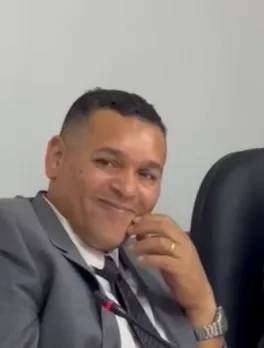 عبدالإله ابعيصيص: من خلال رواية “همسات الغرباء”، يبرز البجوقي قضايا الهوية ومعاناة المهاجرين مجددًا. عبدالإله ابعيصيص: من خلال رواية “همسات الغرباء”، يبرز البجوقي قضايا الهوية ومعاناة المهاجرين مجددًا.