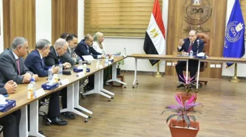 رئيس هيئة الدواء المصرية يلتقي بمندوبي شركات توزيع الأدوية