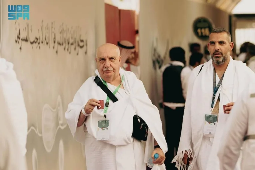 ضيوف خادم الحرمين الشريفين للحج يستقرون في عرفات في أجواء روحانية مع تقديم خدمات شاملة ضيوف خادم الحرمين الشريفين للحج يستقرون في عرفات في أجواء روحانية مع تقديم خدمات شاملة