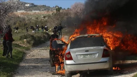 “ليل يشبه الجحيم”.. دير دبوان الفلسطينية تتعرض لهجمات المستوطنين “ليل يشبه الجحيم”.. دير دبوان الفلسطينية تتعرض لهجمات المستوطنين