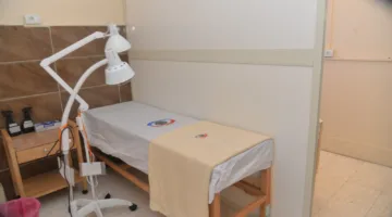 محافظ أسيوط يدشن مركز العلاج الطبيعي في عيادة أبنوب الشاملة للتأمين الصحي