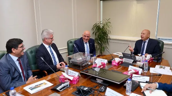 شراكة مصرية ألمانية لإنشاء أول مجمع لإنتاج مستلزمات البنية التحتية الثقيلة. شراكة مصرية ألمانية لإنشاء أول مجمع لإنتاج مستلزمات البنية التحتية الثقيلة.