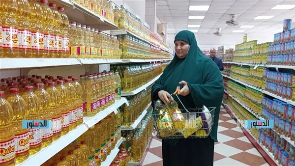 متاجر المجمعات الاستهلاكية تستمر في استقبال الزبائن. متاجر المجمعات الاستهلاكية تستمر في استقبال الزبائن.