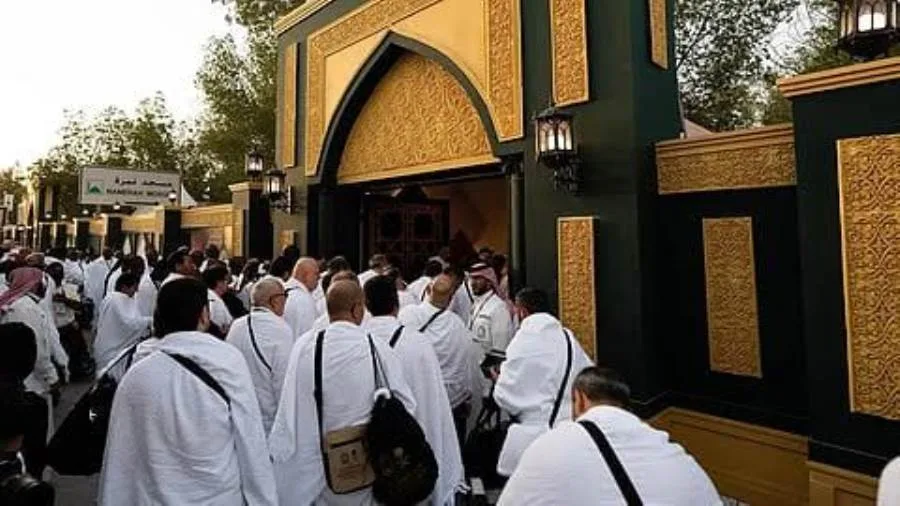 نزلاء برنامج خادم الحرمين الشريفين للحج يتواجدون في مشعر عرفات