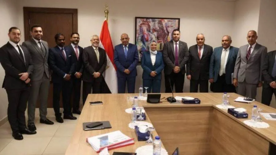 عصمت يتباحث مع شركة “AMEA POWER” الإماراتية لتعزيز التعاون في قطاع الطاقة المتجددة عصمت يتباحث مع شركة “AMEA POWER” الإماراتية لتعزيز التعاون في قطاع الطاقة المتجددة