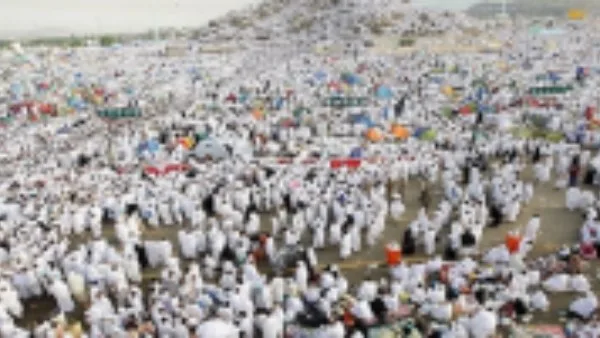 السعودية تكشف عن تسجيل حالات إصابة بالإجهاد الحراري بين الحجاج في عرفات.
