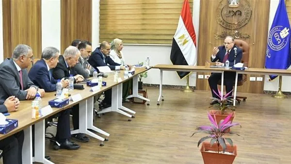 رئيس الهيئة المصرية للدواء يناقش فرص التعاون في صناعة الأدوية مع السفير الكوبي. رئيس الهيئة المصرية للدواء يناقش فرص التعاون في صناعة الأدوية مع السفير الكوبي.