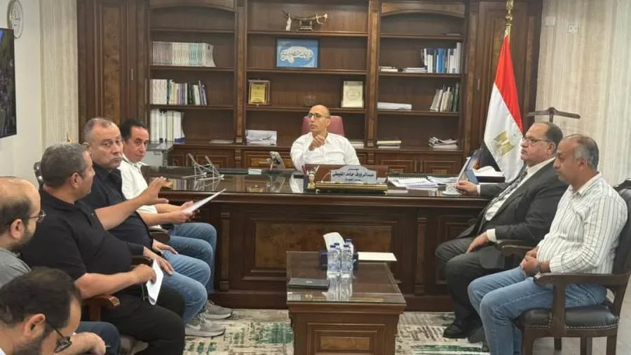 رئيس جهاز القاهرة الجديدة يجتمع مع سكان “بيت الوطن” و”دار مصر” لبحث مقترحاتهم واحتياجاتهم. رئيس جهاز القاهرة الجديدة يجتمع مع سكان “بيت الوطن” و”دار مصر” لبحث مقترحاتهم واحتياجاتهم.