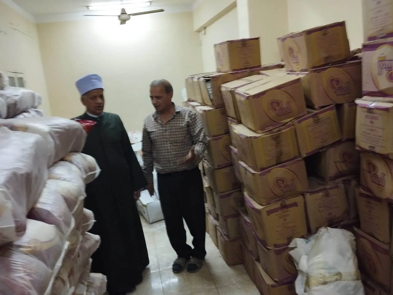 الأوقاف تقدم 2000 حقيبة مواد غذائية لمحافظة أسوان الأوقاف تقدم 2000 حقيبة مواد غذائية لمحافظة أسوان