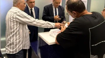 نائب وزير المالية ومدير مصلحة الجمارك يقومان بزيارة ميدانية لمطار القاهرة لتحسين تجربة المتعاملين.