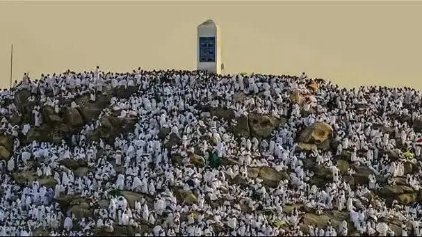النبي أشار إليها.. معجزة ربانية تحدث في مكة يوم عرفة 2025