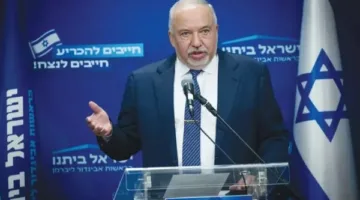 ليبرمان يوجه اتهامات لنتنياهو بتزويد مجموعات معارضة لحركة حماس في غزة بالسلاح