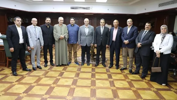 محافظ بني سويف يستقبل وفدًا من قيادات حزب الجبهة الوطنية لتهنئتهم بعيد الأضحى