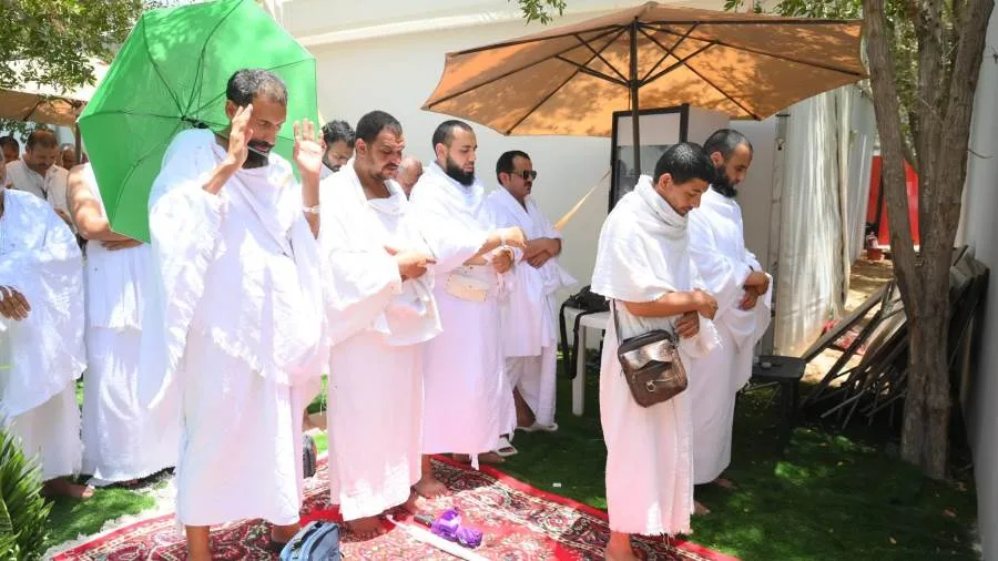 استعدادًا للانتقال من عرفات.. حجاج الجمعيات الأهلية يستعدون للتوجه إلى مزدلفة عند غروب الشمس استعدادًا للانتقال من عرفات.. حجاج الجمعيات الأهلية يستعدون للتوجه إلى مزدلفة عند غروب الشمس