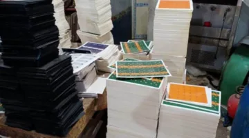 ضبط مسؤول مطبعة غير قانونية في القاهرة وعثر بحوزته على 113 ألف طبق تجاري “بدون إذن”