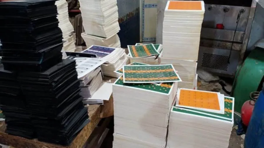 ضبط مسؤول مطبعة غير قانونية في القاهرة وعثر بحوزته على 113 ألف طبق تجاري “بدون إذن” ضبط مسؤول مطبعة غير قانونية في القاهرة وعثر بحوزته على 113 ألف طبق تجاري “بدون إذن”