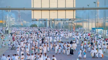 الحجاج يتجهون من عرفات إلى مزدلفة
