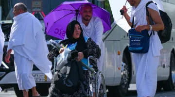 حجاج بيت الله الحرام يغادرون عرفات نحو مزدلفة