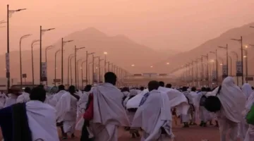 الحجاج يكملون مناسكهم من عرفات إلى مزدلفة وفق جداول زمنية محددة (صور)