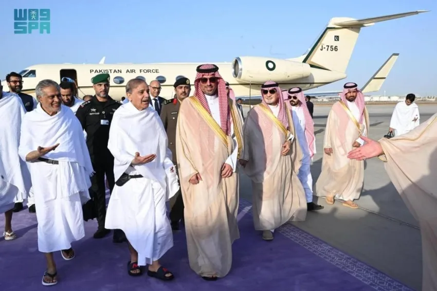 رئيس وزراء باكستان يصل إلى جدة لأداء العمرة رئيس وزراء باكستان يصل إلى جدة لأداء العمرة