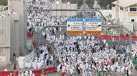 الحجاج يغادرون عرفات متوجهين إلى مزدلفة الحجاج يغادرون عرفات متوجهين إلى مزدلفة