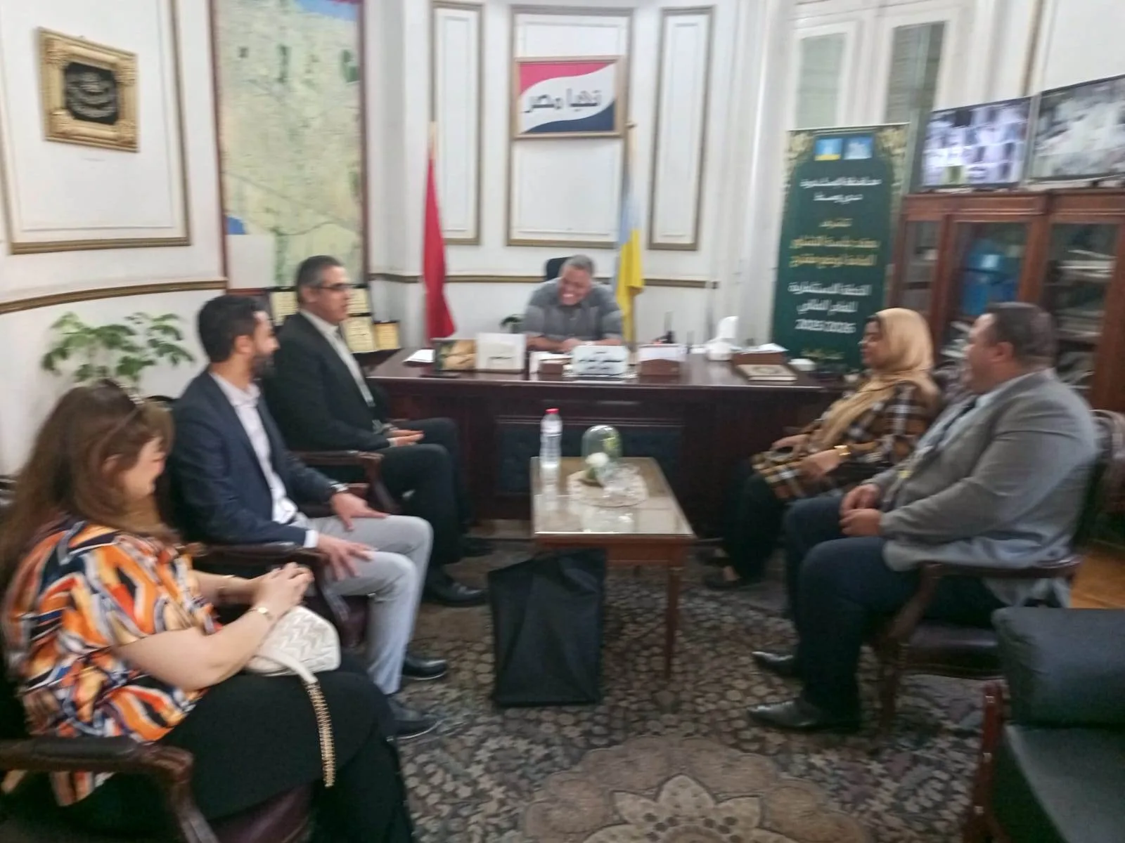راعيا الكنيسة الإنجيلية والخمسينية يقدمان تكريمًا لرئيس حي الوسط ويهنئانه بمناسبة عيد الأضحى راعيا الكنيسة الإنجيلية والخمسينية يقدمان تكريمًا لرئيس حي الوسط ويهنئانه بمناسبة عيد الأضحى