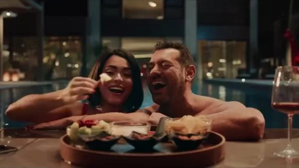 عمرو يوسف وأسماء جلال يعلنان انفصالهما في برومو فيلم “السلم والثعبان ولعب عيال” (فيديو) عمرو يوسف وأسماء جلال يعلنان انفصالهما في برومو فيلم “السلم والثعبان ولعب عيال” (فيديو)