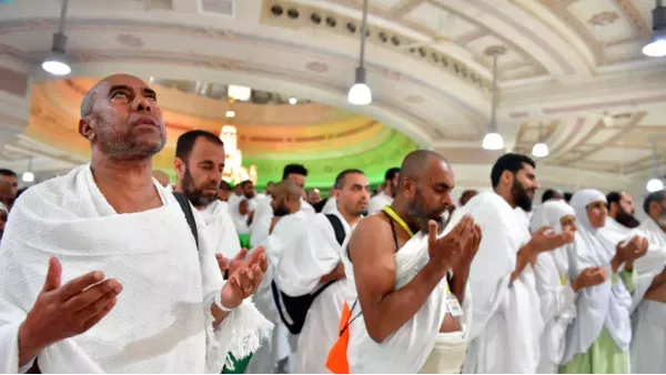 ترتيب مناسك الحج خطوة بخطوة: دليلك الشامل لأداء الشعائر وفق السنة النبوية ترتيب مناسك الحج خطوة بخطوة: دليلك الشامل لأداء الشعائر وفق السنة النبوية