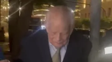 رشوان توفيق يعيش لحظات حزينة في جنازة سميحة أيوب