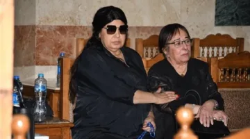 دموع سميرة عبد العزيز في farewell “السيدة المسرح العربي” سميحة أيوب (صور)