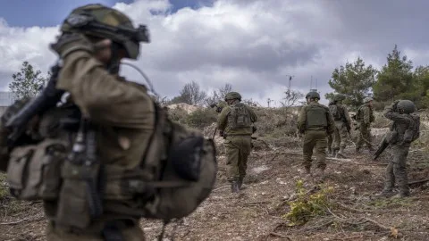 الجيش الإسرائيلي في درجة استعداد قصوى تحسبًا لرد محتمل من حزب الله على غارات قريبة في بيروت.. تفاصيل جديدة من صحيفة عبرية. الجيش الإسرائيلي في درجة استعداد قصوى تحسبًا لرد محتمل من حزب الله على غارات قريبة في بيروت.. تفاصيل جديدة من صحيفة عبرية.