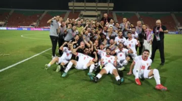 الأردن يحقق التأهل لكأس العالم وسط احتفالات عفوية في الشوارع والساحات العامة: تهاني من الملك والملكة للنشامى وسهرات تستمر حتى فجر العيد.