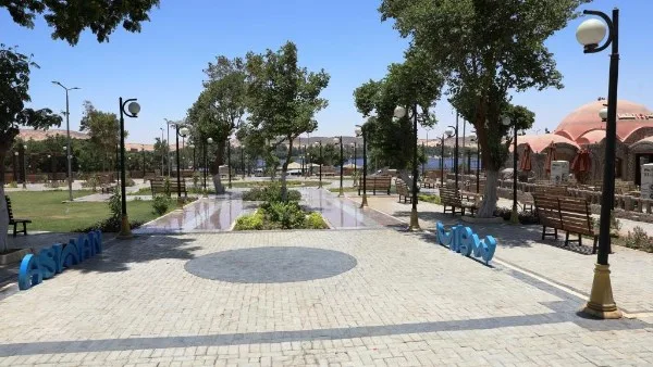 أسوان في يوم واحد: الاحتفال بيوم البيئة العالمي وزيينة الحدائق لاستقبال المواطنين بمناسبة عيد الأضحى أسوان في يوم واحد: الاحتفال بيوم البيئة العالمي وزيينة الحدائق لاستقبال المواطنين بمناسبة عيد الأضحى