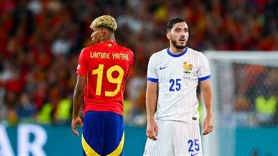 لامين يامال يقود الفريق الإسباني للتغلب على فرنسا (4/5) في نصف نهائي دوري الأمم الأوروبية. لامين يامال يقود الفريق الإسباني للتغلب على فرنسا (4/5) في نصف نهائي دوري الأمم الأوروبية.