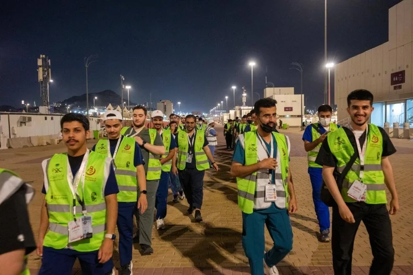 110 فرق تطوعية تقدم الرعاية الصحية للحجاج 110 فرق تطوعية تقدم الرعاية الصحية للحجاج