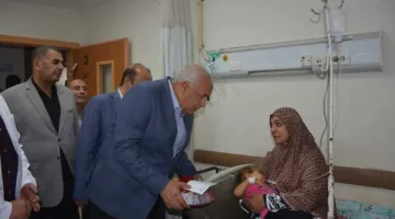 محافظ الوادي الجديد يهنئ المرضى في مستشفى الخارجة التخصصي بمناسبة عيد الأضحى المبارك