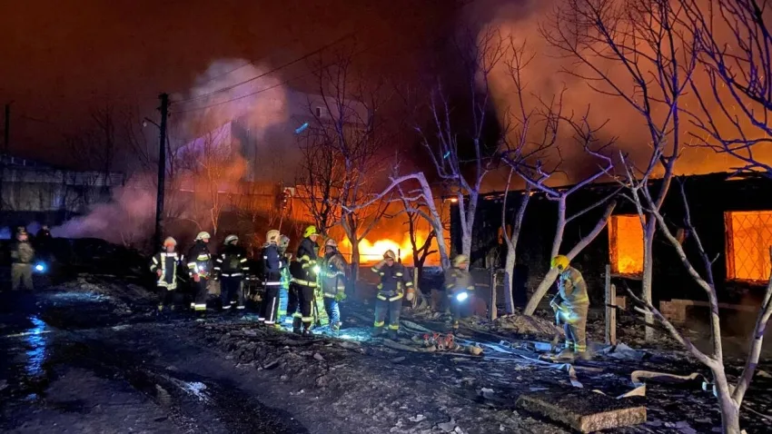 أوكرانيون يسقطون ضحايا في هجوم روسي جديد بالطائرات المسيّرة أوكرانيون يسقطون ضحايا في هجوم روسي جديد بالطائرات المسيّرة