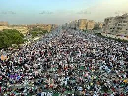حكم تواجد النساء بجانب الرجال خلال صلاة العيد: الأزهر ومؤسسة الإفتاء ينبهان المصلين.