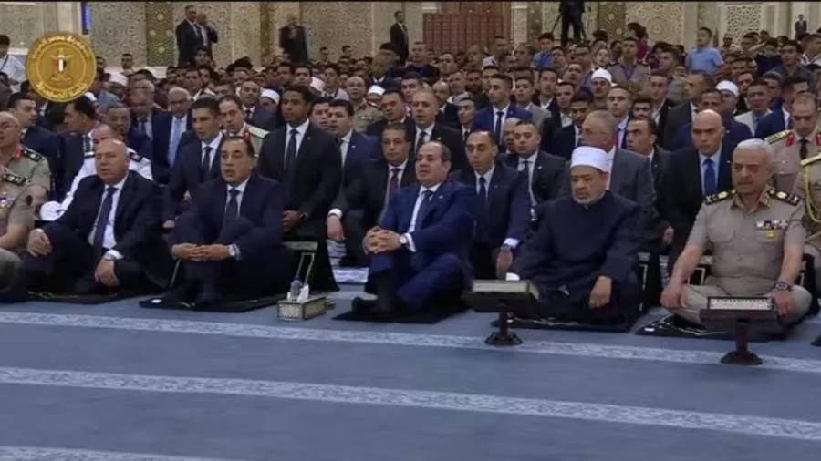عاجل | نقل حي.. الرئيس السيسي يشارك في صلاة عيد الأضحى في مسجد مصر عاجل | نقل حي.. الرئيس السيسي يشارك في صلاة عيد الأضحى في مسجد مصر