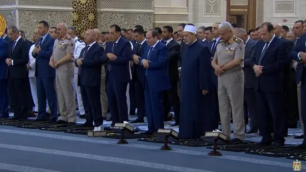 الرئيس السيسي يشارك في صلاة عيد الأضحى بالعاصمة الإدارية.. نقل مباشر الرئيس السيسي يشارك في صلاة عيد الأضحى بالعاصمة الإدارية.. نقل مباشر