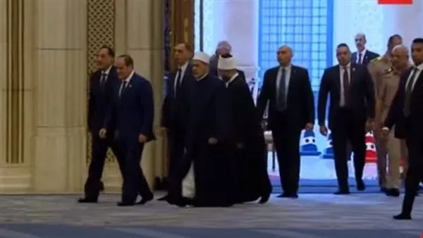 الرئيس السيسي يقدم التهاني للدكتور علي جمعة بمناسبة عيد الأضحى المبارك (بث مباشر) الرئيس السيسي يقدم التهاني للدكتور علي جمعة بمناسبة عيد الأضحى المبارك (بث مباشر)